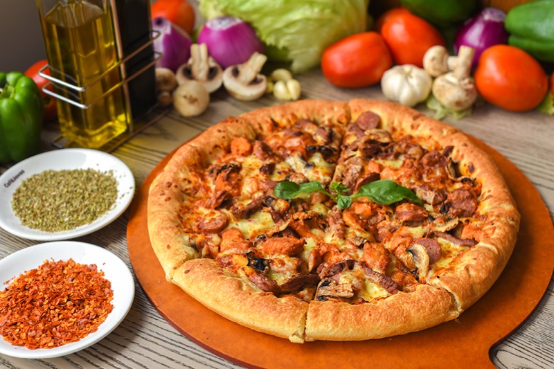 IndianDhabaUga's tweet image. The Best Way to Run Into Monday? Run for Pizza!

Double the pizza, double the joy!
Grab a friend (or keep both pizzas for yourself 😉) and enjoy our Buy 1 Get 1 Free Pizza deal every Monday!

📍 Plot 3, Wampewo Ave, Kololo
📞 0751903647 | 0765946392
#PizzaRun #MondayTreat