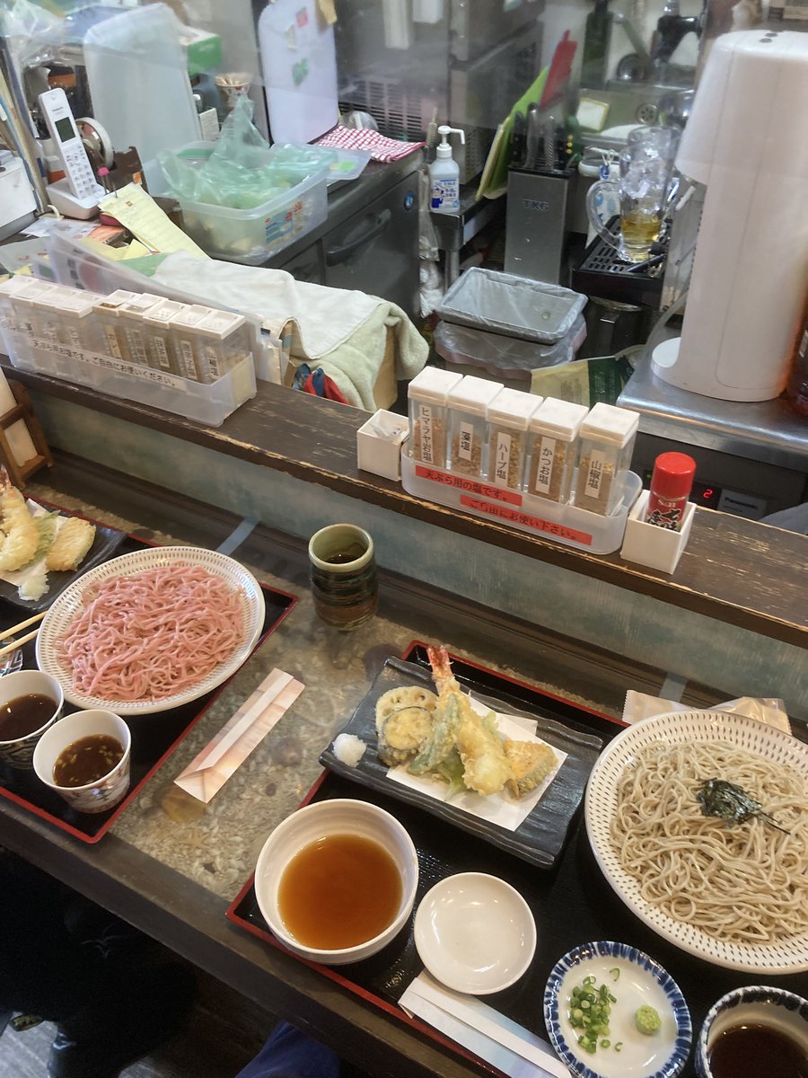 #立ち飲み
#昼飲み
外国人と意気投合して蕎麦屋で飲みました。