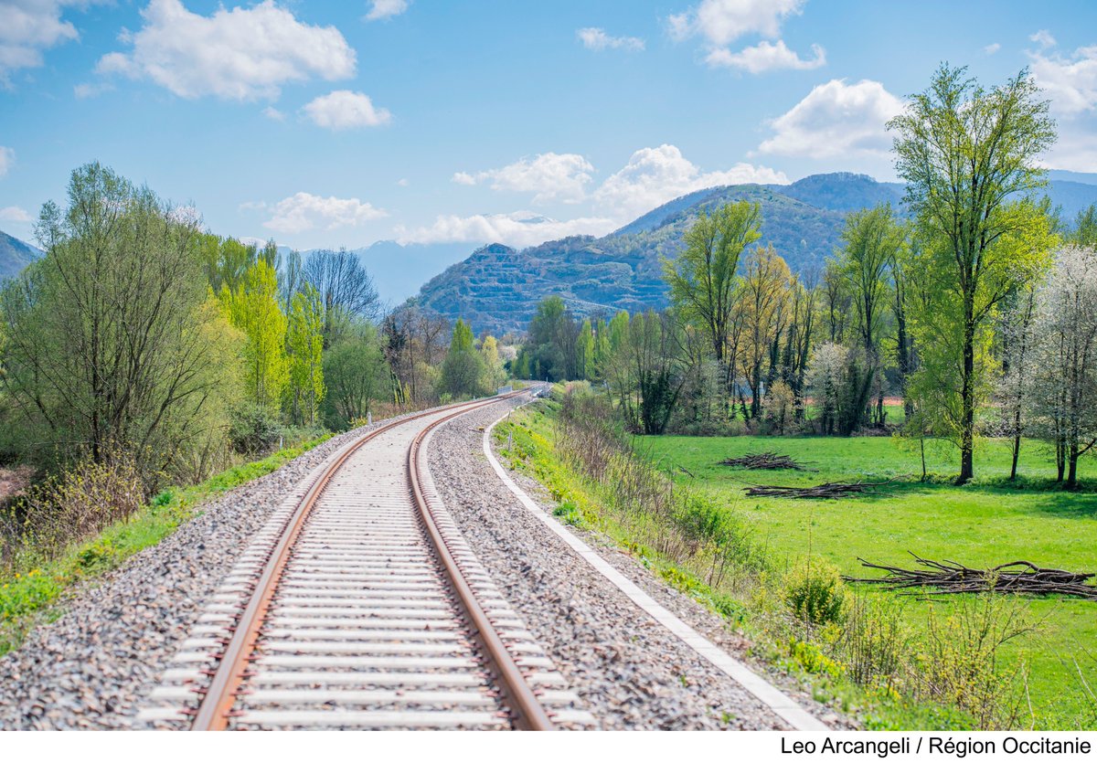 L'#Occitanie (re)fait siffler le #train 🚂

Signe du retour imminent de la ligne Montréjeau-Luchon, la #gare de Bagnères-de-Luchon a été inaugurée 👏 C'est la 2e gare rénovée &amp; financée à 100% par la Région.

📢 Rdv le 22/06 pour fêter le retour du train👉 laregion.fr/Avant-premiere…