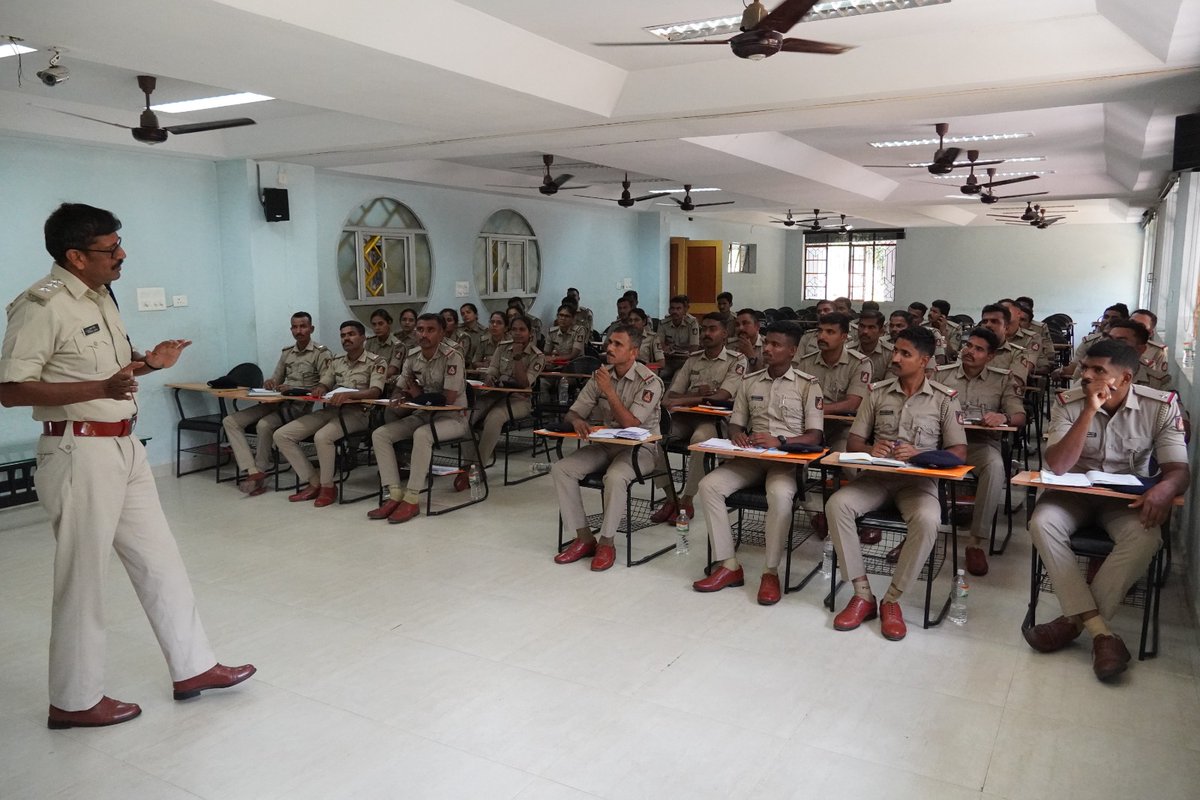 CISFTraining's tweet image. Empowering the protectors! Tamil Nadu Police personnel are undergoing specialized Industrial Security Training at RC RTC Thakkolam,gaining advanced skills to secure critical infrastructure &amp;amp; meet emerging security challenges professionally.💪👮‍♀️🛡️#CISFTraining #TamilNadu @CISFHQrs