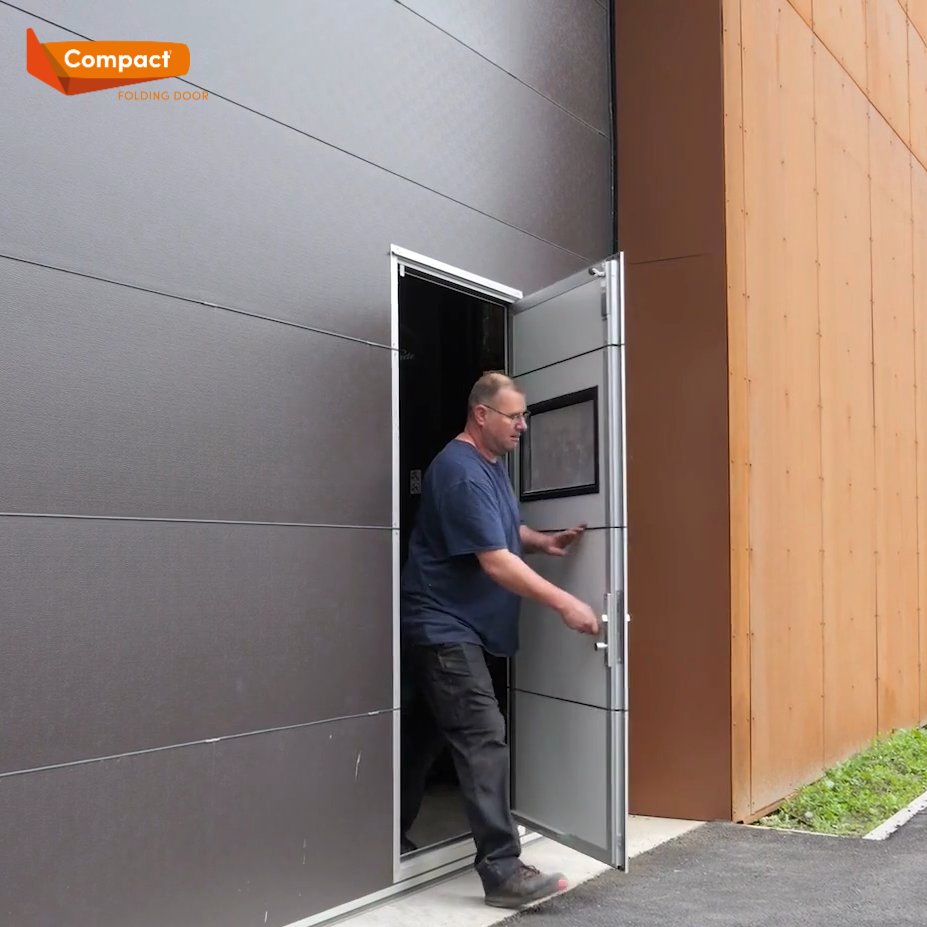 Rolflex's tweet photo. Find out what the advantages of a wicket door are and what distinguishes the Compact wicket door from others. Learn more https://t.co/6iyHNxlmuv https://t.co/4bR0okxA5R