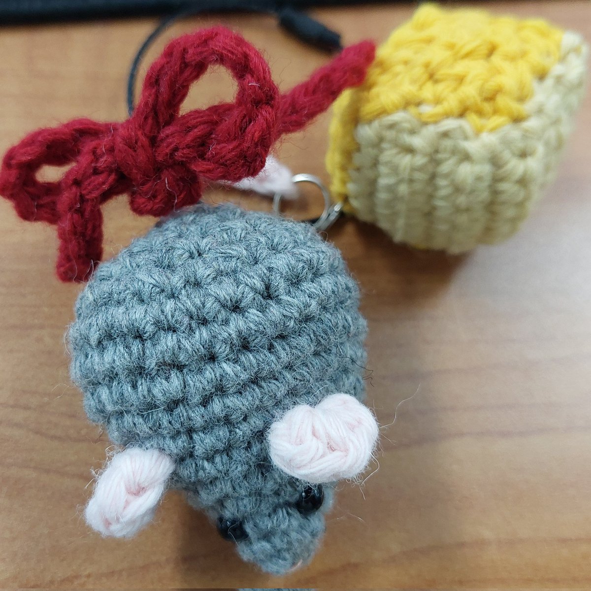 little mouse with big cheese 🐁🧀