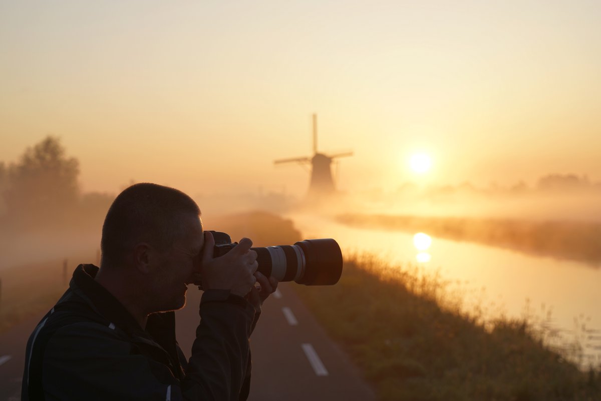 Het was een gezellige ontmoeting in Aarlanderveen met <a href="/MLooyenstein/">Michel Looyenstein</a> waar de zon prachtig opkwam <a href="/BuienRadarNL/">Buienradar</a> <a href="/weermanrobert/">➡️ Robert de Vries</a> <a href="/jordiweerman/">Jordi Huirne</a> <a href="/mrmiddendorp/">Maurice Middendorp</a> <a href="/WilliamHuizinga/">William Huizinga</a> <a href="/weer/">Het weer</a> <a href="/studioalphen/">Studio Alphen</a>