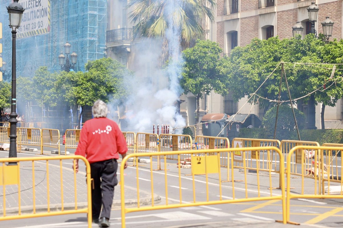 🔶Bon dia! Celebrem el dia de #SantVicentFerrer amb diverses activitats⤵️
⏰10 h Pontifical en la <a href="/MCatedralVLC/">Catedral de Valencia</a>
⏰12 h Processó cívica d'Ofrena de Flors 💐 fins a la Casa Natalícia. En finalitzar l'acte, mascletà 💥 a càrrec de <a href="/PiroVulcano/">Pirotecnia Vulcano</a>, en la📍 pl. de Tetuan
⏰ 19 h Processó
