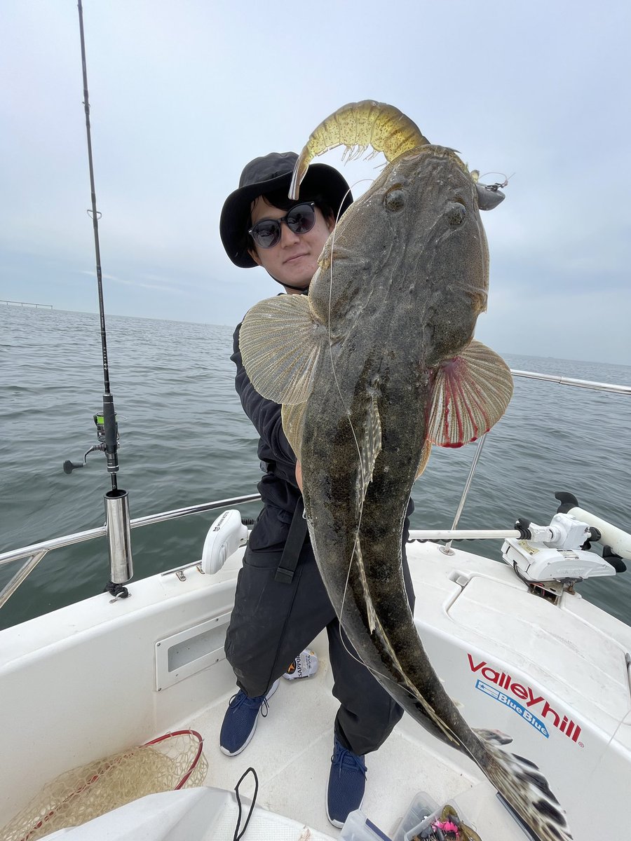 BlueHazefishing's tweet photo. 開始早々良型ヒラメGET❗️終わってみればマゴチ20本over🤩valleyhill、baydriveBOATMAGOCHIロッドも大活躍❗️メガプラウンも好反応でした😁 #伊勢湾スプリングマゴチカップ #valleyhill #baydrive #BOATMAGOCHI74MHS #メガプラウン #ボートマゴチ #エントリーお待ちしてます #BlueHaze https://t.co/r2m7dClLFw