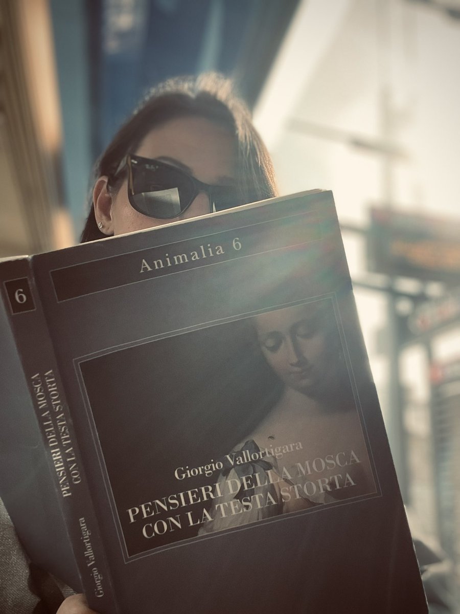 Traveling in very good company 😎
<a href="/gVallortigara/">Giorgio Vallortigara</a> ❤️ <a href="/adelphiedizioni/">Adelphi Edizioni</a>