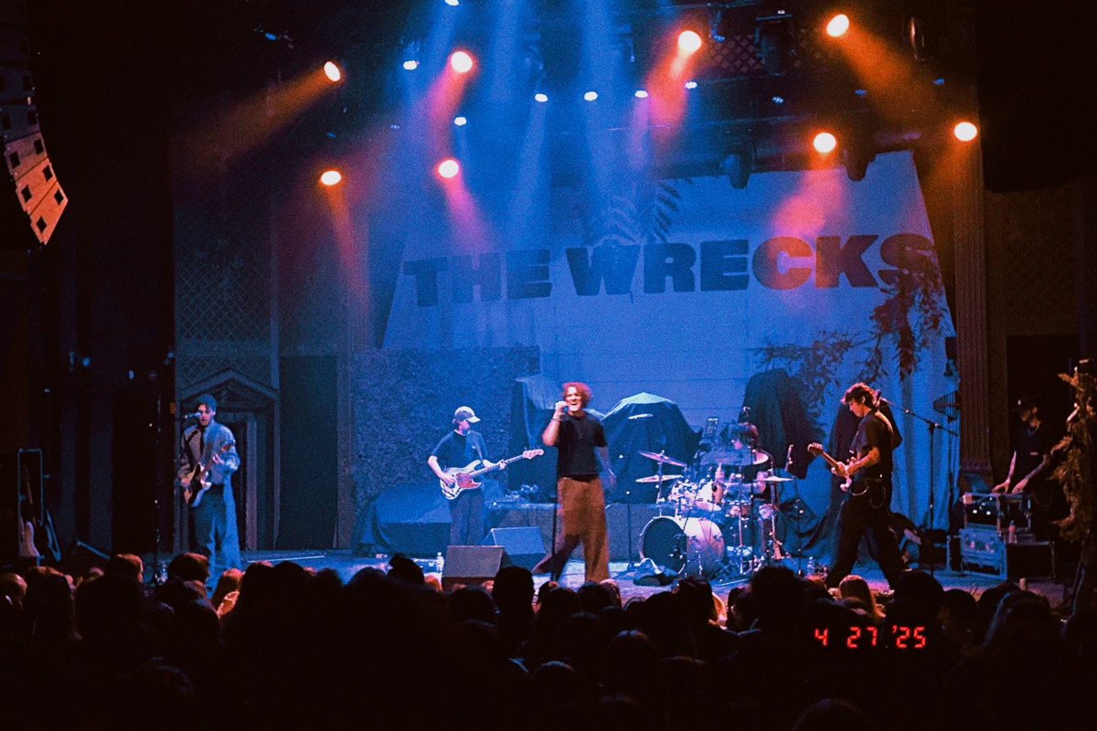odetojoshdun's tweet photo. Thanks boys for showing Denver a very special show, inside & out. ๐คโจ
๐ธ@buttrflyboyy
#BenjaminCarter #QuartersOfChange #TheWrecks #TheInsideOutsideTour https://t.co/uZHkPjpfer