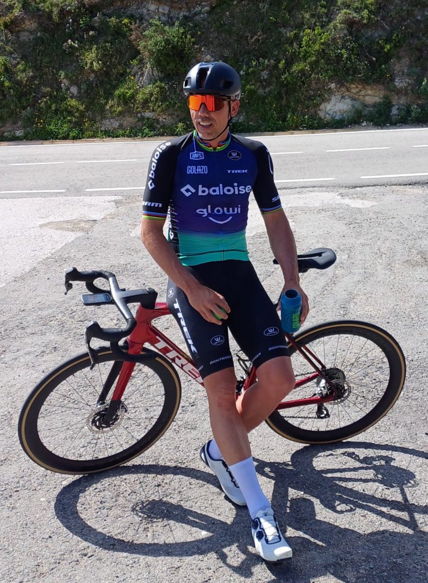 Sporten is mijn gezonde verslaving. Het brengt mij tot rust. Het geeft me energie en maakt me gelukkig.  Ik streef geen doelen na en leg vooral de lat op de juiste hoogte.  Work life balance is key!