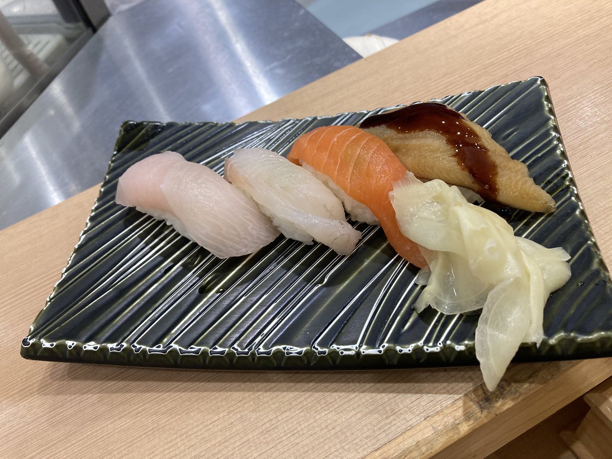 2Erie6's tweet photo. 乗り継ぎ45分、にしんの🍣目当てに来ましたが、残念今日はにしん未入荷😂
でもこちらで食べるお寿司🍣は段違い🍣 https://t.co/eSI2rM57Dg