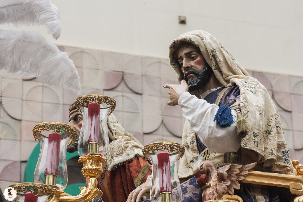 Soberano.
<a href="/HdadSanGonzalo/">Hermandad de San Gonzalo</a> 
<a href="/lascigarreras/">Las Cigarreras</a>