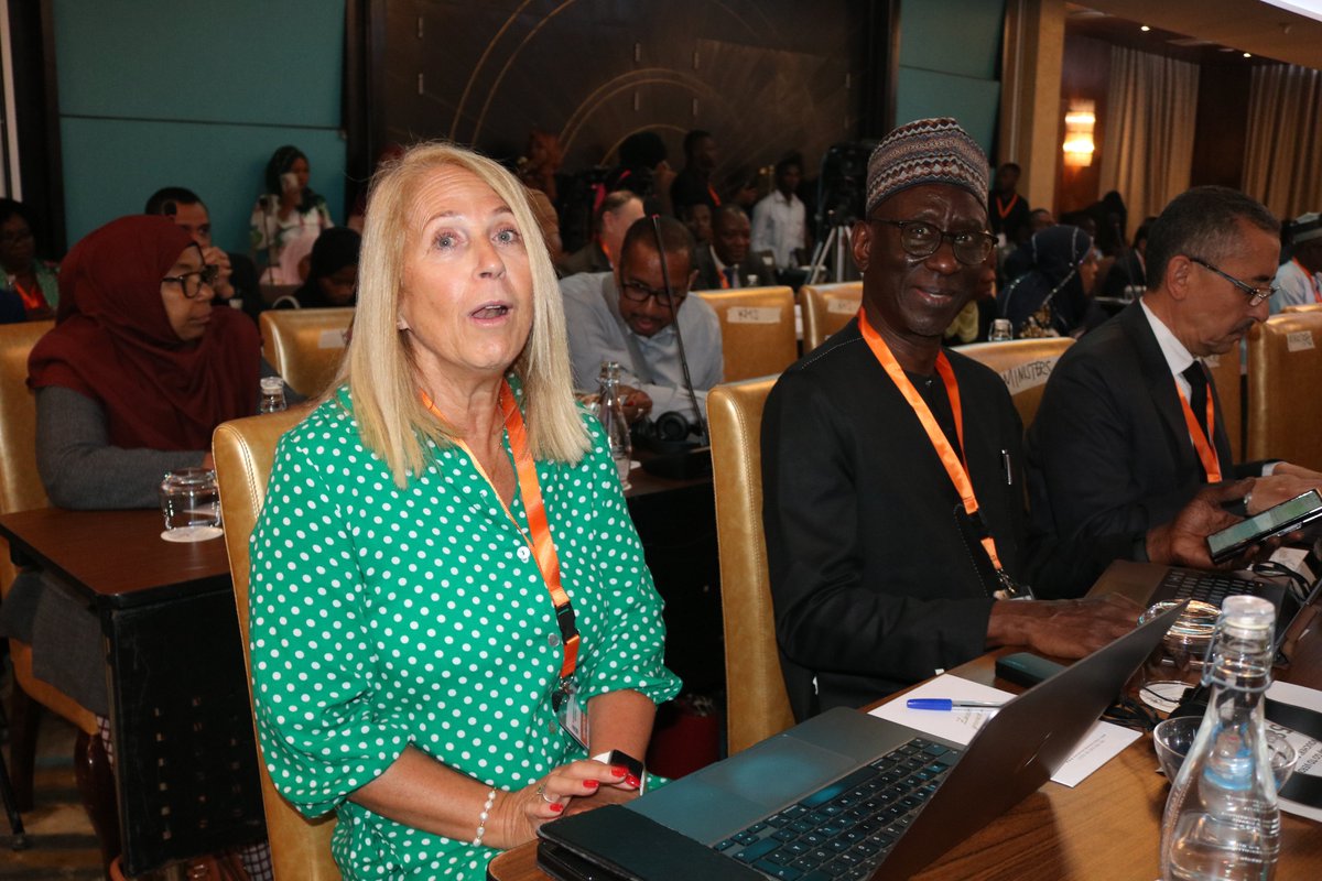 AGN Chair tweet media