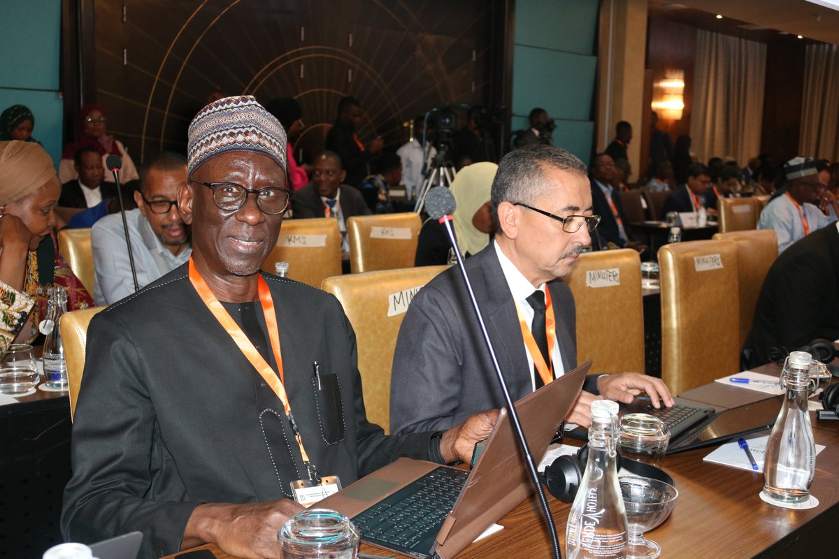 AGN Chair tweet media