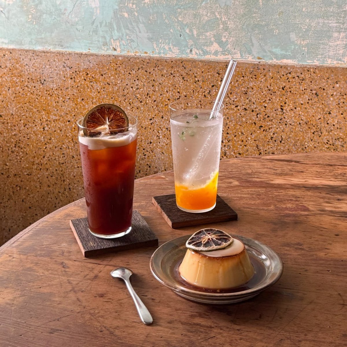 dodhhjs's tweet image. プリン1粒にレモンスライスとミルクキャップで顔質満点、なめらかな食感😍