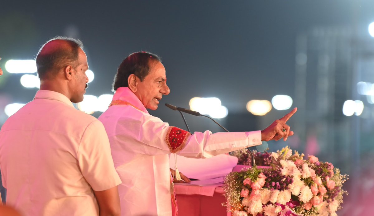 KTRBRS's tweet image. Thank you, Telangana, for reposing your unwavering faith in KCR garu Ji by turning out in unprecedented numbers

The #BRSat25 meeting, one of the largest political gatherings in the country&apos;s history, was meticulously planned and flawlessly executed

The sheer strength of the…