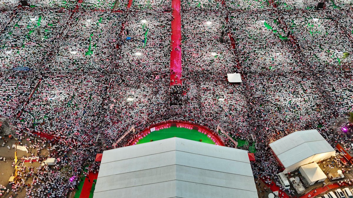 KTRBRS's tweet image. Thank you, Telangana, for reposing your unwavering faith in KCR garu Ji by turning out in unprecedented numbers

The #BRSat25 meeting, one of the largest political gatherings in the country&apos;s history, was meticulously planned and flawlessly executed

The sheer strength of the…