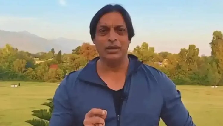 SHOCKING 🚨 Pakistani Cricketer Shahid Afridi mocks Indian Army. 

He demands proof of Pakistan's involvement in Pahalgam attack.

Meanwhile, Indian Govt govt blocks Shoaib Akhtar's channel.

Indian Govt BANS 16 Pakistani YouTube channels, including Dawn, Samaa TV, ARY, Geo News