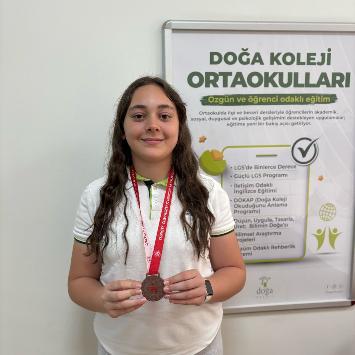 doga_halkali's tweet photo. 6. Sınıf Öğrencimiz Sevgili Melis Ayşe Yeşildağ, 
 ⁠🇹🇷23 Nisan Çocuk Etkinlikleri TBMM Kupası Tenis dalında 3. olmuştur. 
Kendisini tebrik eder, başarılarının devamını dileriz. 🏆

#23Nisan #Geleceğindoğası
#Başarıdoğamızda
@GSB_Istanbul https://t.co/GR723zc0vE