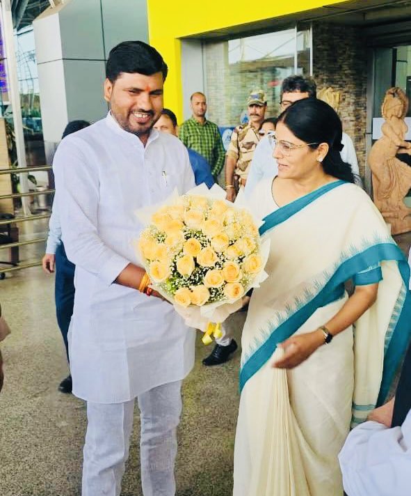 Ajay Shankar Dubey (@ajayshankrdubey) on Twitter photo माननीय केंद्रीय राज्यमंत्री एवं <a href="/ApnaDalOfficial/">Apna Dal (S)</a> की राष्ट्रीय अध्यक्ष श्रीमती <a href="/AnupriyaSPatel/">Anupriya Patel</a> जी को जन्मदिन की हार्दिक बधाई एवं शुभकामनाएं।
प्रभु से प्रार्थना है कि आप सदैव स्वस्थ रहे एवं दीर्घायु हों। माननीय केंद्रीय राज्यमंत्री एवं <a href="/ApnaDalOfficial/">Apna Dal (S)</a> की राष्ट्रीय अध्यक्ष श्रीमती <a href="/AnupriyaSPatel/">Anupriya Patel</a> जी को जन्मदिन की हार्दिक बधाई एवं शुभकामनाएं।
प्रभु से प्रार्थना है कि आप सदैव स्वस्थ रहे एवं दीर्घायु हों।