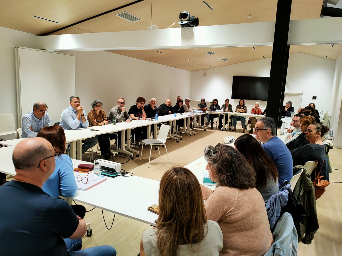 CCOOSanidadMad's tweet photo. #EstáPasando Reunión de personas delegadas de prevención de la #SanidadPública madrileña. 

💼Compartiendo experiencias y reforzando la defensa y la protección de la salud en el trabajo. 💬🤝

#28abril #SaludLaboral

#CCOOSeMueve

@zupo21 https://t.co/ByvykfhUeK