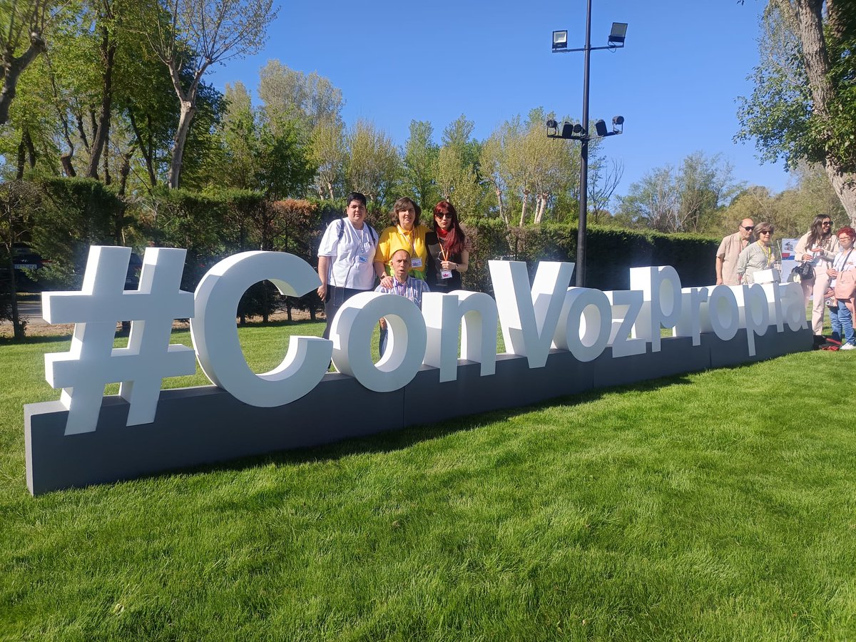 AsociacionLiber's tweet photo. Este sábado nuestra directora, Nuria Guilló, nuestra compañera Maribel Cáceres y dos voluntari@s de #FUTUMAD han participado en el evento del proyecto #ConVozPropia de @Plenainclusion
➡️Una jornada de impulso del #coliderazgo y la #autorrepresentación
#ElPoderDeLasPersonas https://t.co/42b3PgywIl