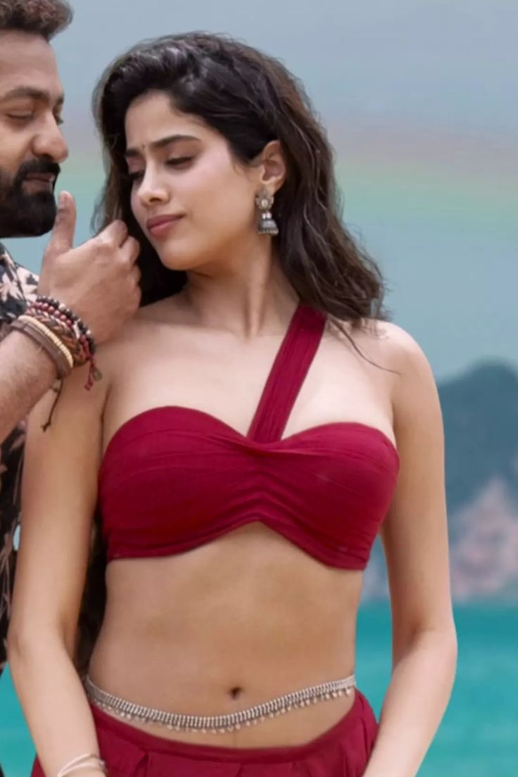 FunPlanet365's tweet photo. #CelebList #StarMenu
28.4 Post 1 
#JanhviKapoor https://t.co/hJoeLv1XhU