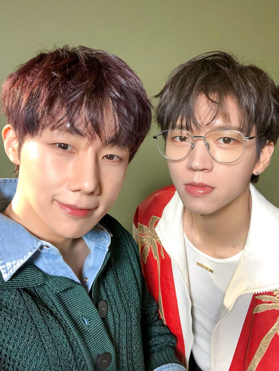 Namu_nae's tweet photo. 빌리언스놈들 .. 메보즈 사진을 하드에 가지고 잇엇으면서 자기들끼리 보고 잇엇다고 ??? 내.놔 https://t.co/gxlalrEJHD