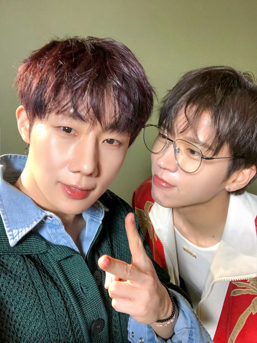 Namu_nae's tweet photo. 빌리언스놈들 .. 메보즈 사진을 하드에 가지고 잇엇으면서 자기들끼리 보고 잇엇다고 ??? 내.놔 https://t.co/gxlalrEJHD