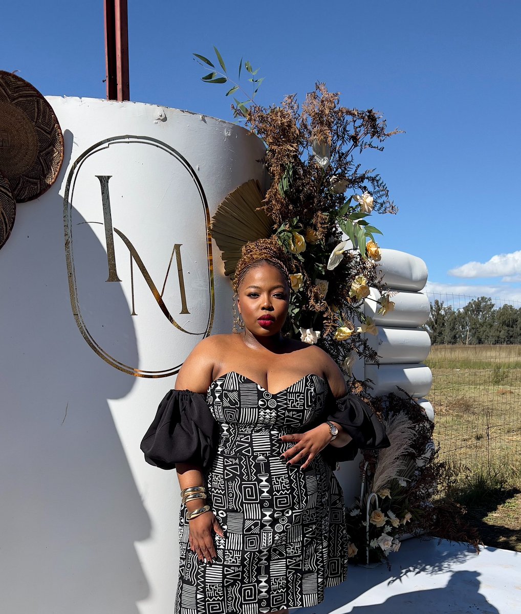 Si_Tshabalala's tweet photo. A Wedding guest 😌 https://t.co/3cqJCBy91B