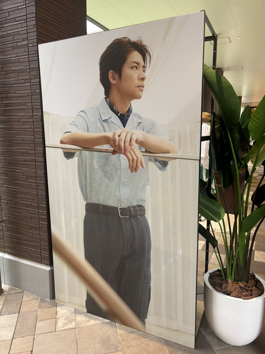 Sho_Maaa2's tweet photo. 近所に買い物行ったら岸くんいました💜
しかもアウトレットだから安かった💜
#BananaRepublicxYutaKishi 
#BANANAREPUBLIC
#岸優太 https://t.co/fCVVaYdVbQ