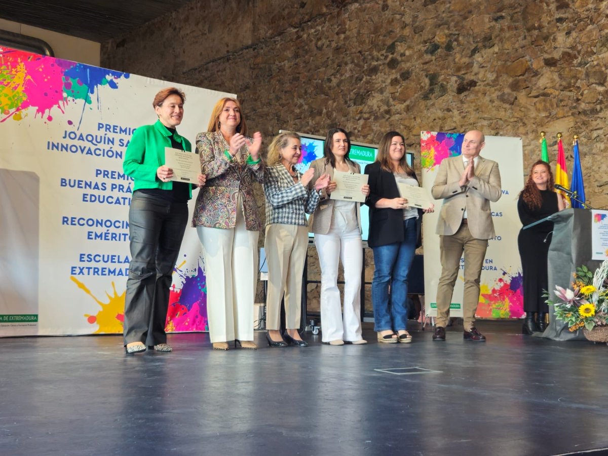 ✅Desde ⁦<a href="/Junta_Ex/">Junta de Extremadura</a>⁩ reconocemos la labor docente de los centros educativos extremeños.

🏆La Consejería entrega los Premios Joaquín Sama a la Innovación Educativa y los Premios a las Buenas Prácticas
Enhorabuena a todos 👏

🔗juntaex.es/w/vaquera-prem…
⁦<a href="/MercedesVaquera/">Mercedes Vaquera</a>⁩