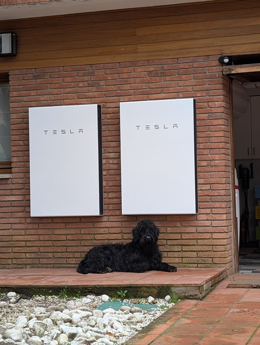 Edu_Graells's tweet image. Thanks to @teslaenergy and @Starlink our home is powered and connected in spite of the Spanish today's blackout