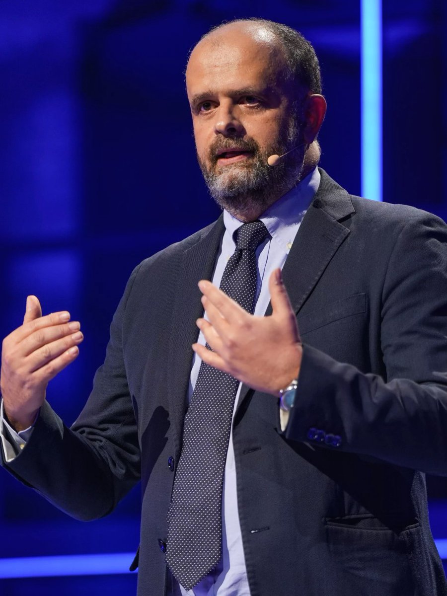 Jacopo Paoletti (@jacopopaoletti) on Twitter photo In un’epoca in cui le tecnologie dettano i tempi e gli spazi delle nostre vite, servono voci capaci di andare oltre la superficie dell’innovazione per interrogarsi sul suo impatto reale sulla società e sulla democrazia.
<a href="/OrestePollicino/">oreste pollicino</a> è una di queste voci. Professore ordinario In un’epoca in cui le tecnologie dettano i tempi e gli spazi delle nostre vite, servono voci capaci di andare oltre la superficie dell’innovazione per interrogarsi sul suo impatto reale sulla società e sulla democrazia.
<a href="/OrestePollicino/">oreste pollicino</a> è una di queste voci. Professore ordinario