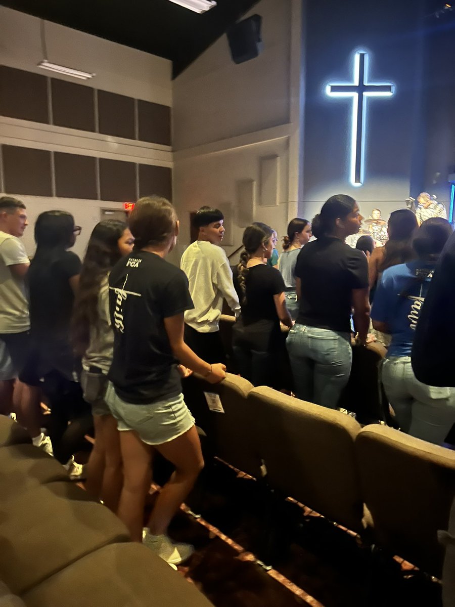 fca_natalia's tweet photo. Thank you to First Baptist Castroville and @MedinaValleyFCA for inviting us to a beautiful night of praise and worship. Proud of our kids for investing in their faith this year. 💙 https://t.co/ZU6XFgF9a2