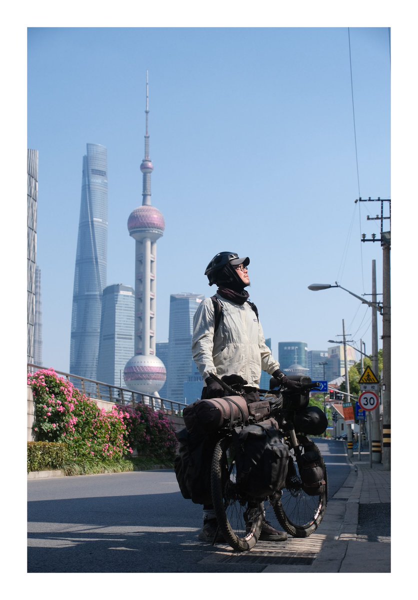 manju0519's tweet photo. 自転車中国一��の旅は本日より完了、お昼12時に出発&amp;終点の上海市に着きました。曰く「知易行難」、やってみたら「行易知難」を感じていた。やはり知は難しい。この旅は精神的に得たもの多い、感謝の気持ちが一杯。最後にXでいつもいいねとコメントで応援していただいた方々に感謝します。 https://t.co/hh0iKUB0k6