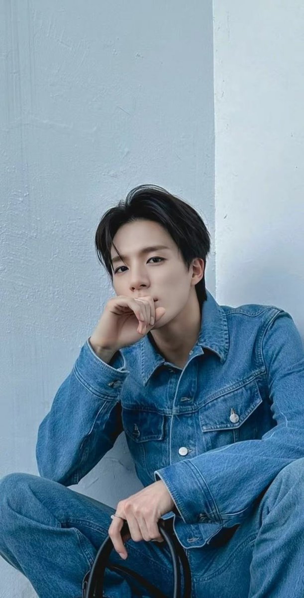 whtasmine's tweet image. One Room.

— milkymong four tweets au. ( ABCDE universe's)

©whtasmine, 2025