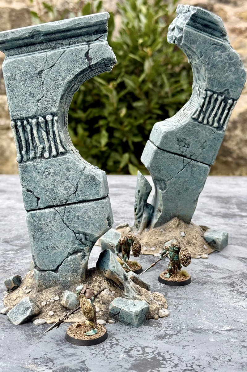 Dark_Fantastic's tweet photo. Kruleboyz exploring our new Ruined Temple Gate https://t.co/54SOvTmbGw