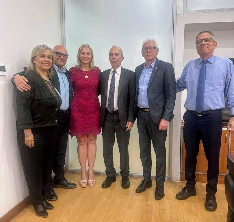 x.com/PrensalibreV/s…

Avanzan preparativos para la firma de un acta-convenio de cooperación, entre la Universidad Central de Venezuela (UCV) y la Confederación Venezolana de Industriales (Conindustria).  
#RuedaDeNegocios 
#UCV_emprende
#Emprendedores
#Ucevistas