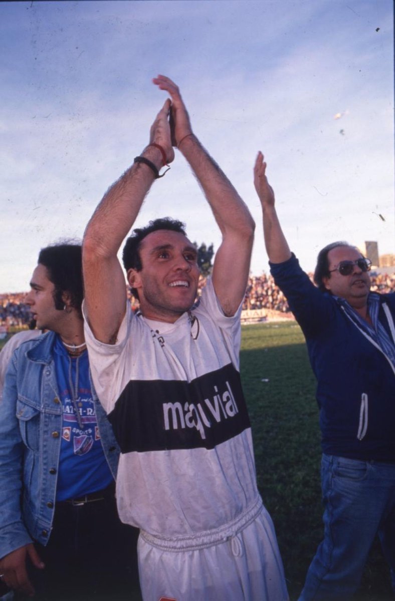 Museo de Platense (@museocap) on Twitter photo 🎂 ¡Feliz cumpleaños <a href="/marceloespina8/">Marcelo Espina</a>!
⚽️ De nuestras inferiores, convirtió 44 goles en 163 partidos entre 1987/1990 y 1993/1994 y llegó a la Selección Argentina.
Gracias "Cabezón" 🦑
#SiemprePlatense🤎 🎂 ¡Feliz cumpleaños <a href="/marceloespina8/">Marcelo Espina</a>!
⚽️ De nuestras inferiores, convirtió 44 goles en 163 partidos entre 1987/1990 y 1993/1994 y llegó a la Selección Argentina.
Gracias "Cabezón" 🦑
#SiemprePlatense🤎