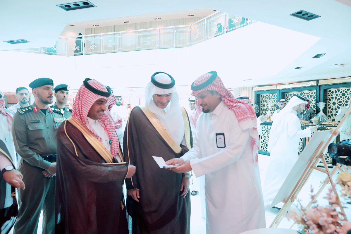 خبر: 📃

#فرع_وزارة_الصحة بـ #حفرالباطن 
يحتفي باليوم الخليجي للمدن الصحية تحت شعار “مدن صحية لتنمية مستدامة”
برعاية صاحب السمو محافظ حفرالباطن الأمير عبدالرحمن بن عبدالله بن فيصل وبحضور مدير فرع وزارة الصحة بحفرالباطن ناصر بن راشد الصافي ومدارء الادارات الحكومية والجهات المشاركة
