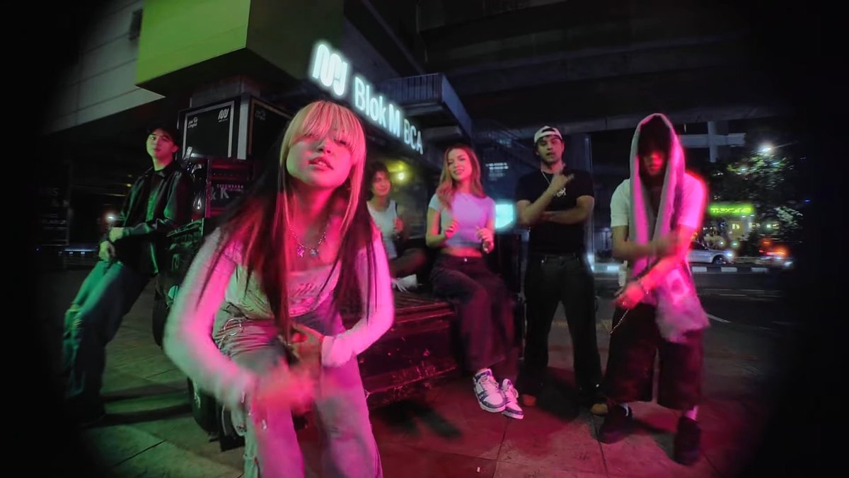 iPopBase's tweet photo. Naykilla, Tenxi, and Jemsii has released the music video for ‘Kasih Aba Aba.’

Watch: https://t.co/TKoAXtlJ4C https://t.co/TMy2Qjmcc5