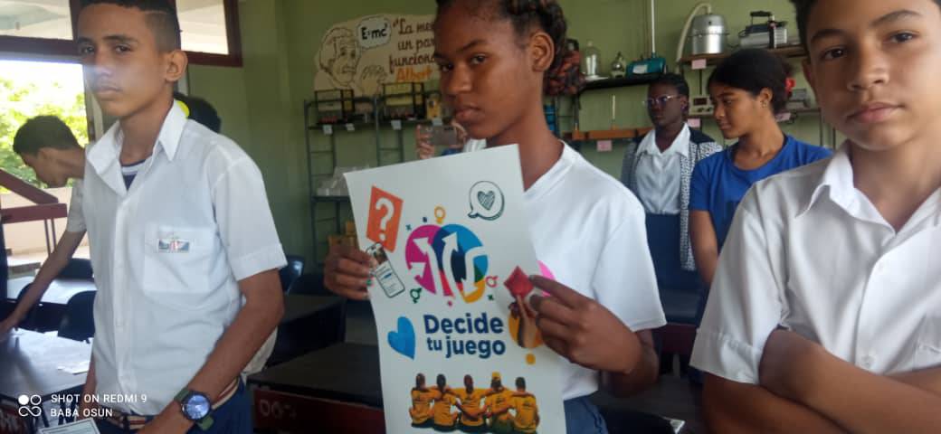 ProsaludC's tweet photo. El equipo de Prosalud Prov y Municipal de Sntiago de c}Cuba participaron en la Escuela Argenis Burgos intercambiando con los  estudiantes de la Secundaria sobre los Temas de Salud Sexual  Reproductiva, Prevención del Embarazo en la Adolescencia, Drogadicción y  las ITS.
#prosalud https://t.co/pwVsAXBPfn