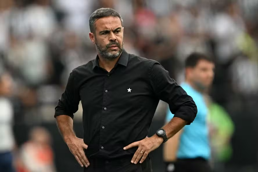 MrMusk5v's tweet photo. Tipo o cara viveu o Botafogo...

Tirou o time da fila
Falou frases fodas
Pegou a neta do segundo maior ídolo do clube
Saiu vazado

Nota FDPScore: 10/10 https://t.co/znNj7Dv7Yz