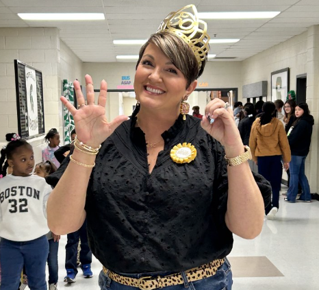 SouthSalemMedia's tweet photo. Hey Spartans! 💚
Let's congratulate South Salem Elementary's Teacher of the Year (2025-2026): Mrs. Olivia A. Adams
#southsalemelementary #southsalem #sses #newtoncounty #levelup #spartans #spartansunite #teacheroftheyear https://t.co/x7iSZ8bDZd