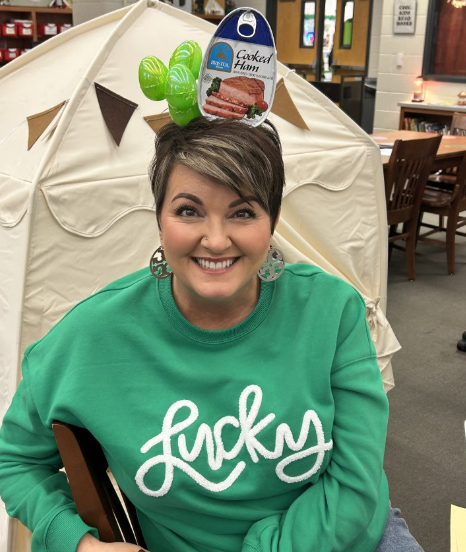 SouthSalemMedia's tweet photo. Hey Spartans! 💚
Let's congratulate South Salem Elementary's Teacher of the Year (2025-2026): Mrs. Olivia A. Adams
#southsalemelementary #southsalem #sses #newtoncounty #levelup #spartans #spartansunite #teacheroftheyear https://t.co/x7iSZ8bDZd