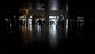 Apagón masivo en España, Portugal, Alemania, Finlandia, Países Bajos y sur de Francia: ¿Se les metió un Maduro en el ojo?  Sigan hablando de los otros en vez de mejorar sus servicios básicos. #apagon