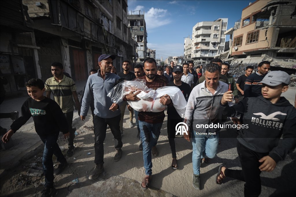 İsrail’in Gazze’ye 18 aydır süren saldırıları ve 57 gündür uyguladığı ağır ambargo en çok çocukları vuruyor.
Hastaneler, okullar bombalanıyor; halk hastalık ve bombardıman arasında sıkıştı.
Can kaybı 52.423, 400.000’den fazla evsiz!
Çocuklar açlık ve hastalıkla mücadele ediyor.