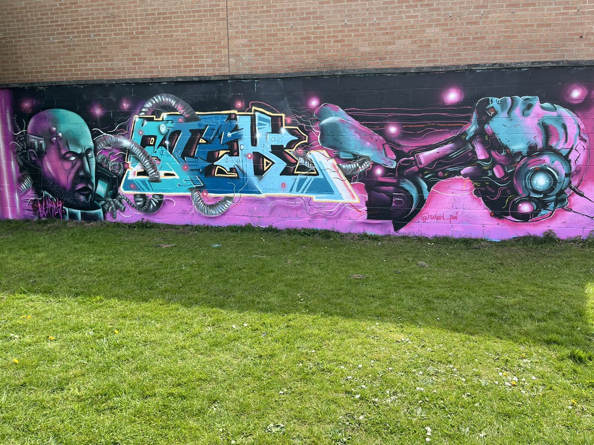 Firstlanepark's tweet photo. Had our fantastic artists on the field yesterday and we also have the coolest bin in Hessle now https://t.co/9sexVCtc1g