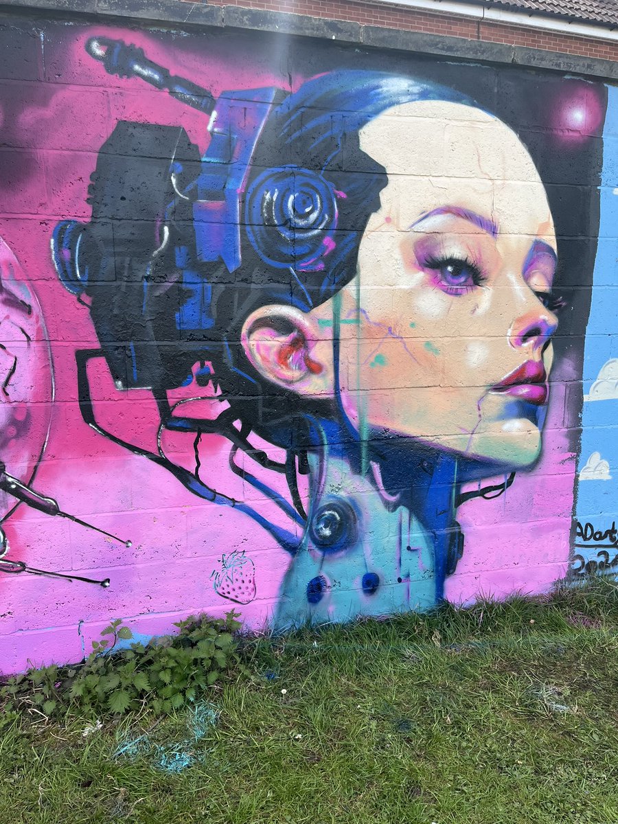 Firstlanepark's tweet photo. Had our fantastic artists on the field yesterday and we also have the coolest bin in Hessle now https://t.co/9sexVCtc1g
