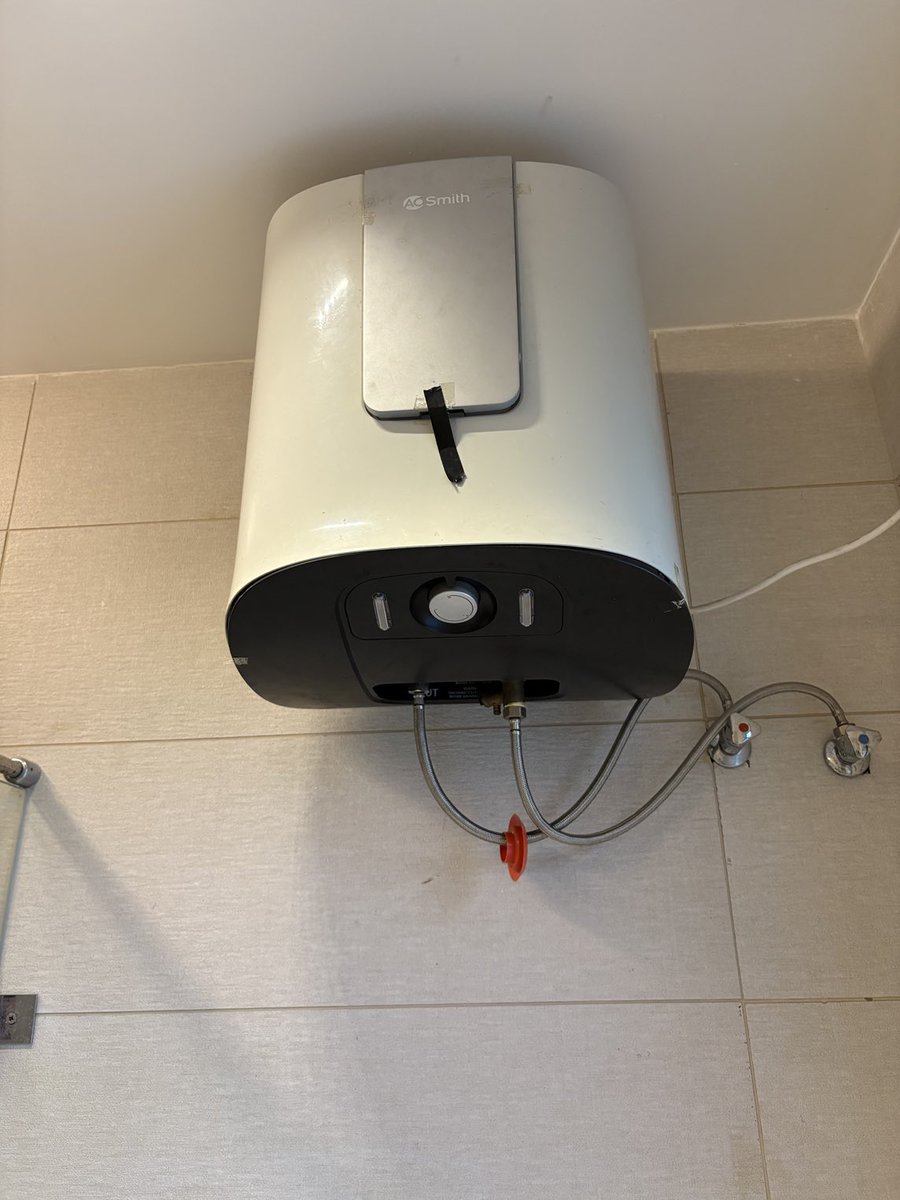 kabsons's tweet photo. Expect the service guy from A O Smith to leave the unit in this way if you have had the misfortune of installing a unit from them. ⁦@AOSmithHotWater⁩ https://t.co/kuaIXOiLsx