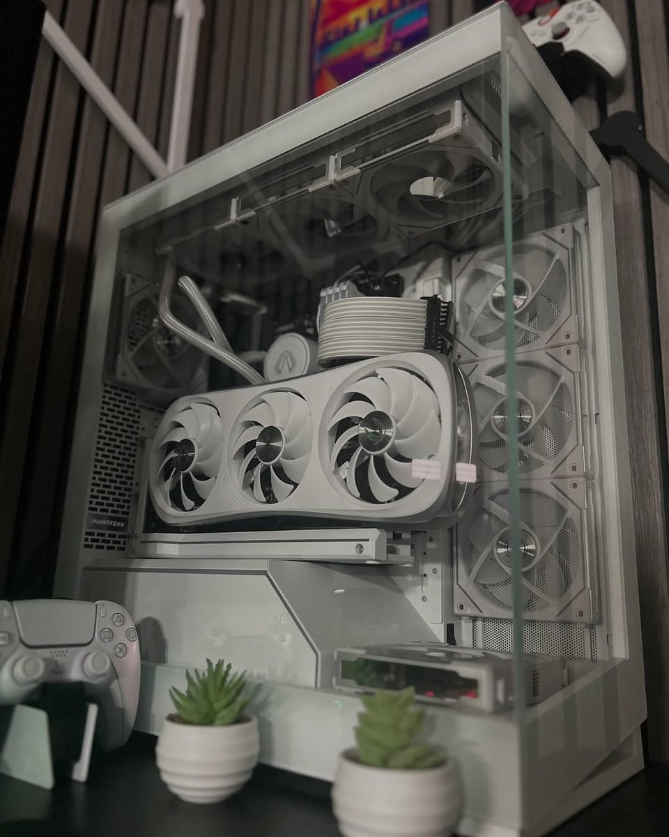 ZOTACFrance's tweet image. Comment positionnez-vous votre carte graphique dans votre config et pourquoi ? 💡

#ConfigPC #AstuceTech #SetupGaming #MontagePC